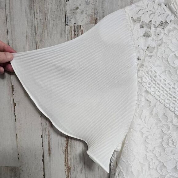 Cable & Gauge White Lace Lined Short Sleeve Keyhole Blouse Size Small - Picture 4 of 7